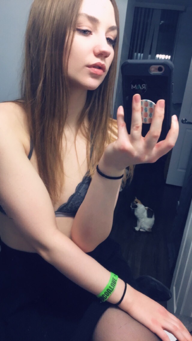 Getting ready selfie. Credit: https://haazydays.tumblr.com/Protect Me From What I Want