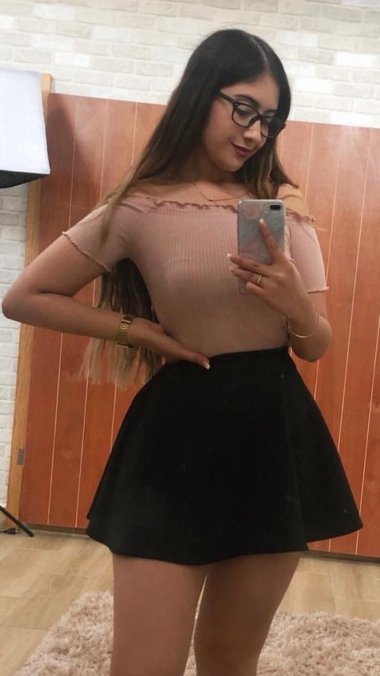 Cute skirt selfie