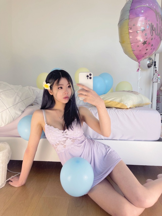 IGumdrop taking a selfie in lingerie