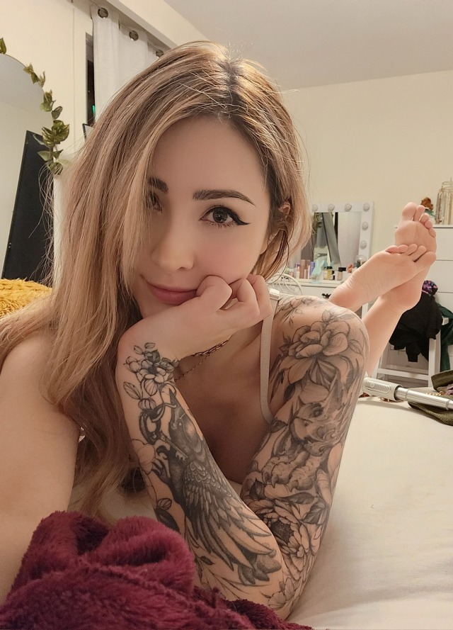 Tattooed cutie