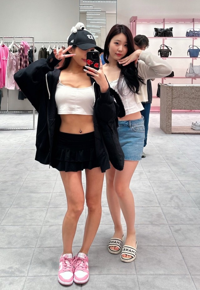 Two Asian cuties