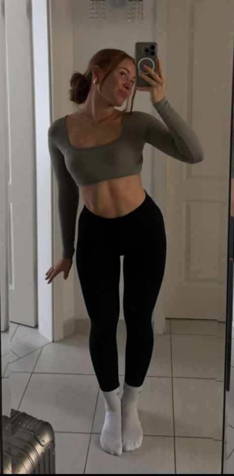Yoga pants selfie