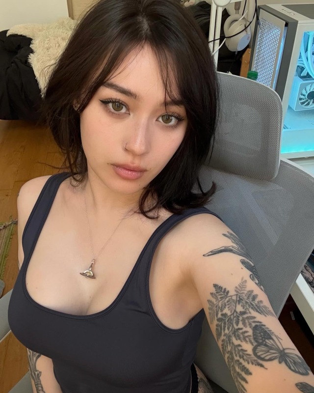 Black tank top selfie
