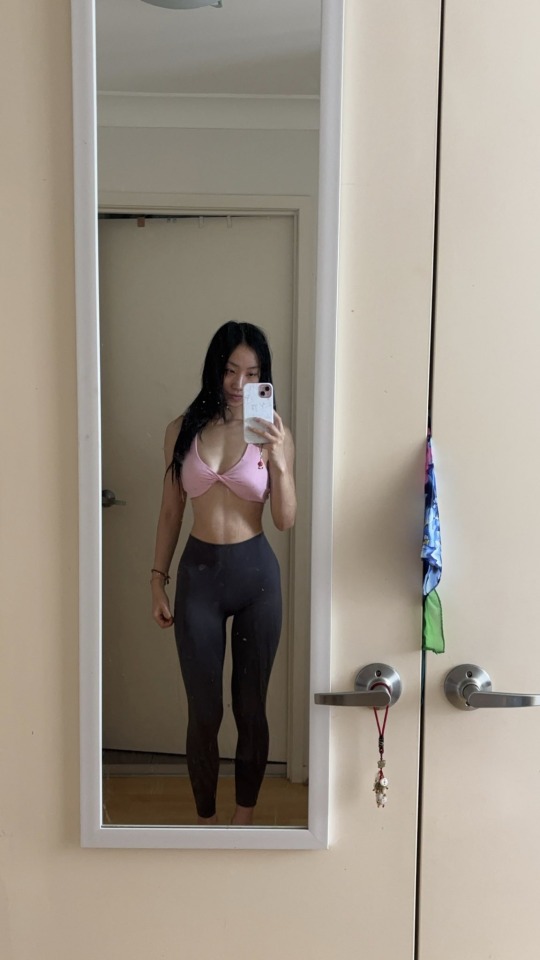 Yoga pants and bra selfie
