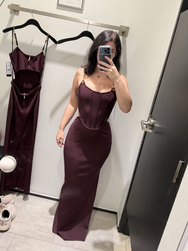 Sexy dress and sexy curves selfie